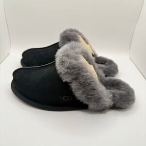 Ugg Woman’s Scuffette II Black Gray Suede‎ Slip On Sheepskin Slippers- Size 6